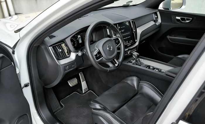 Volvo XC 60 cena 124900 przebieg: 169425, rok produkcji 2019 z Czerniejewo małe 742